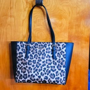 Michael Kors jet set medium size purse